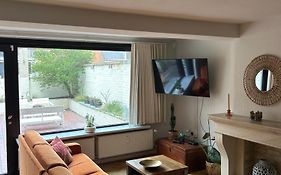 Centraal gelegen gezellig verblijf met groot terras